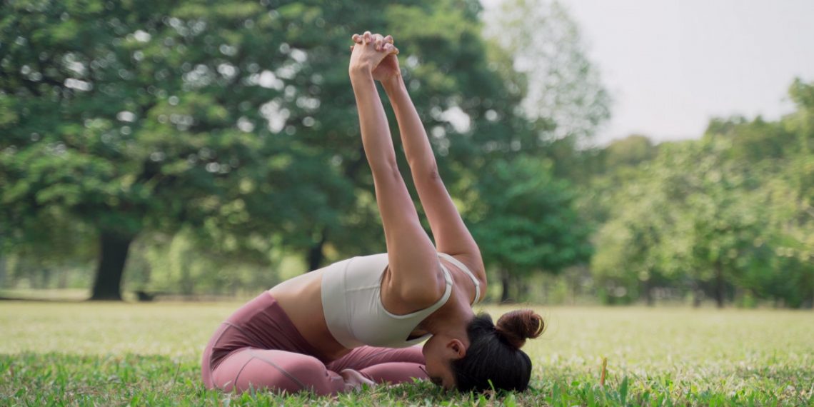 12 mejores posturas de yoga para aliviar el dolor de cuello